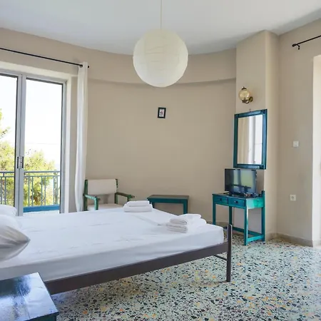 - κόρφος Renovated Kórfos