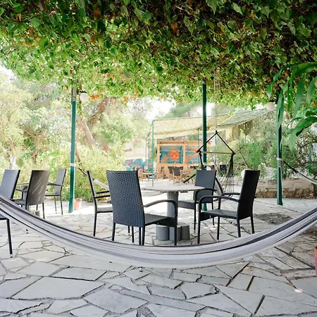 - κόρφος Renovated Kórfos